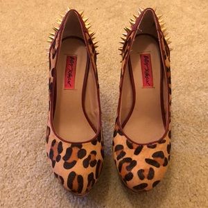Betsy Johnson cheetah print fur heels
